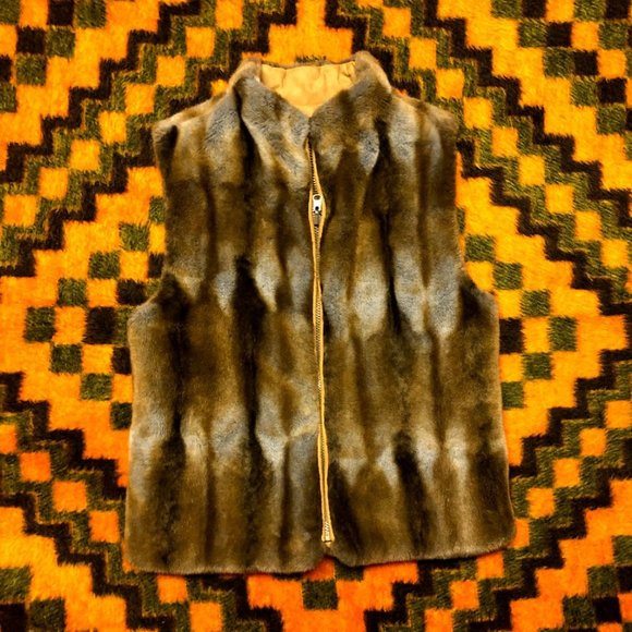 Faux Fur Skea Reversible Ski Vest! - Picture 6 of 7